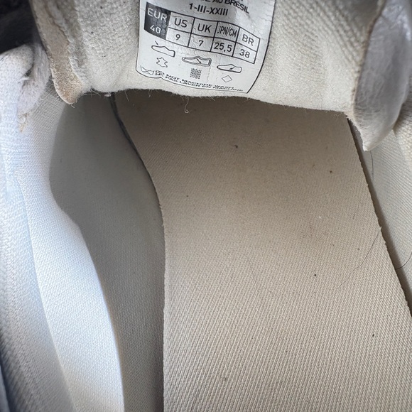 Veja Campo Chromefree White Leather Sneakers—Size 9 - Picture 9 of 9